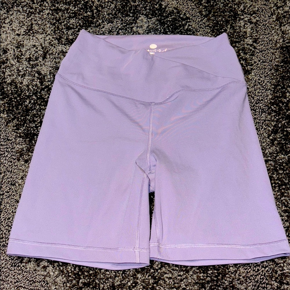 Yogalicious Medium Purple Bike / athletic Shorts High-Waisted Stretch EUC